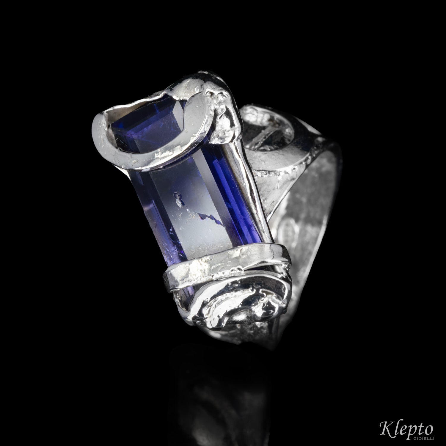 Anello in Argento Silnova® con Iolite