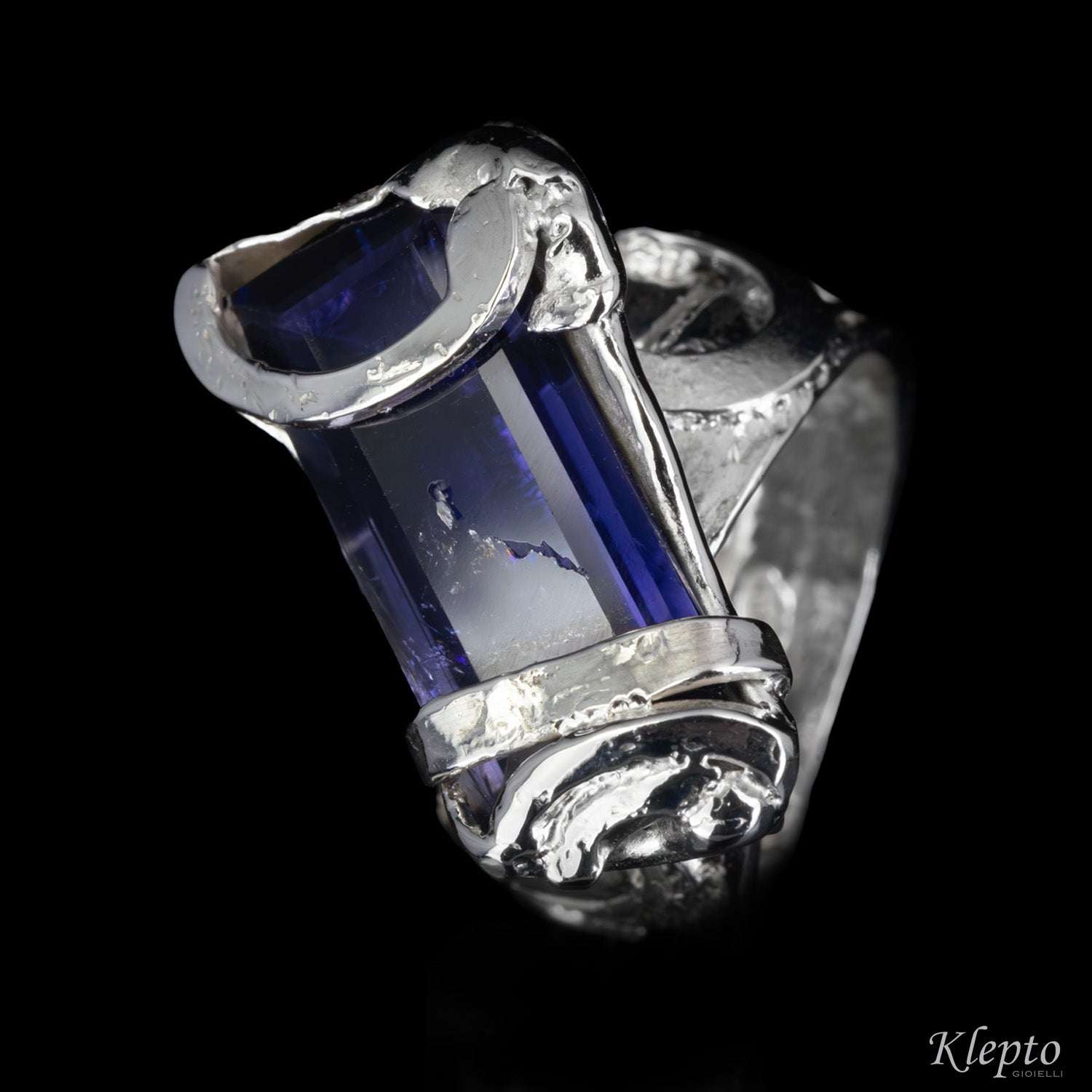 Anello in Argento Silnova® con Iolite