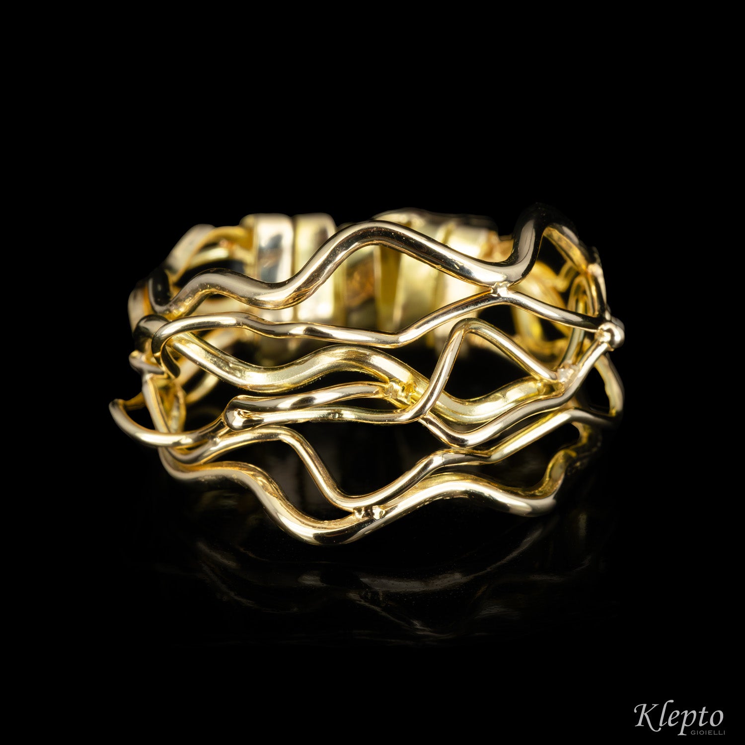 Anello in oro giallo a filo intrecciato