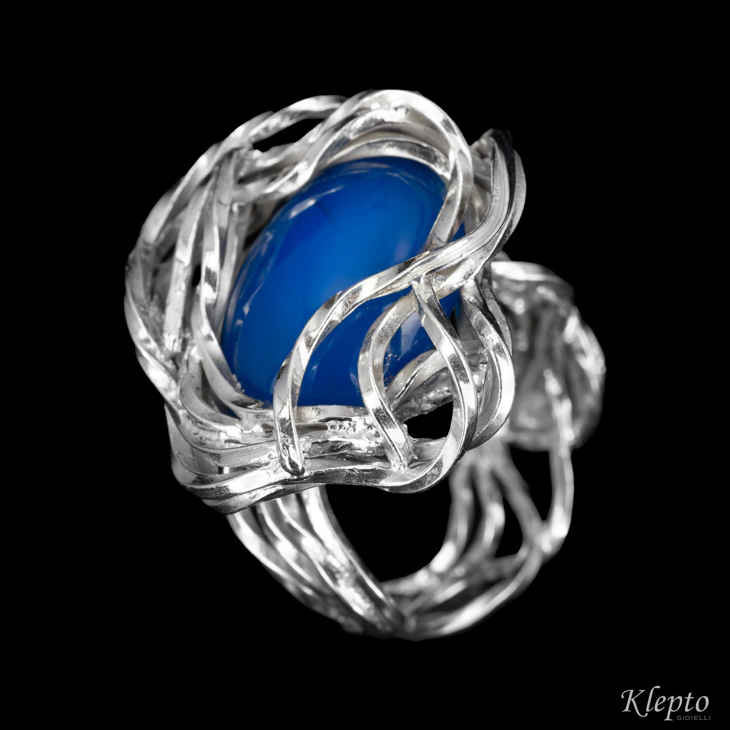 Anello in Argento Silnova® a filo intrecciato con Agata blu