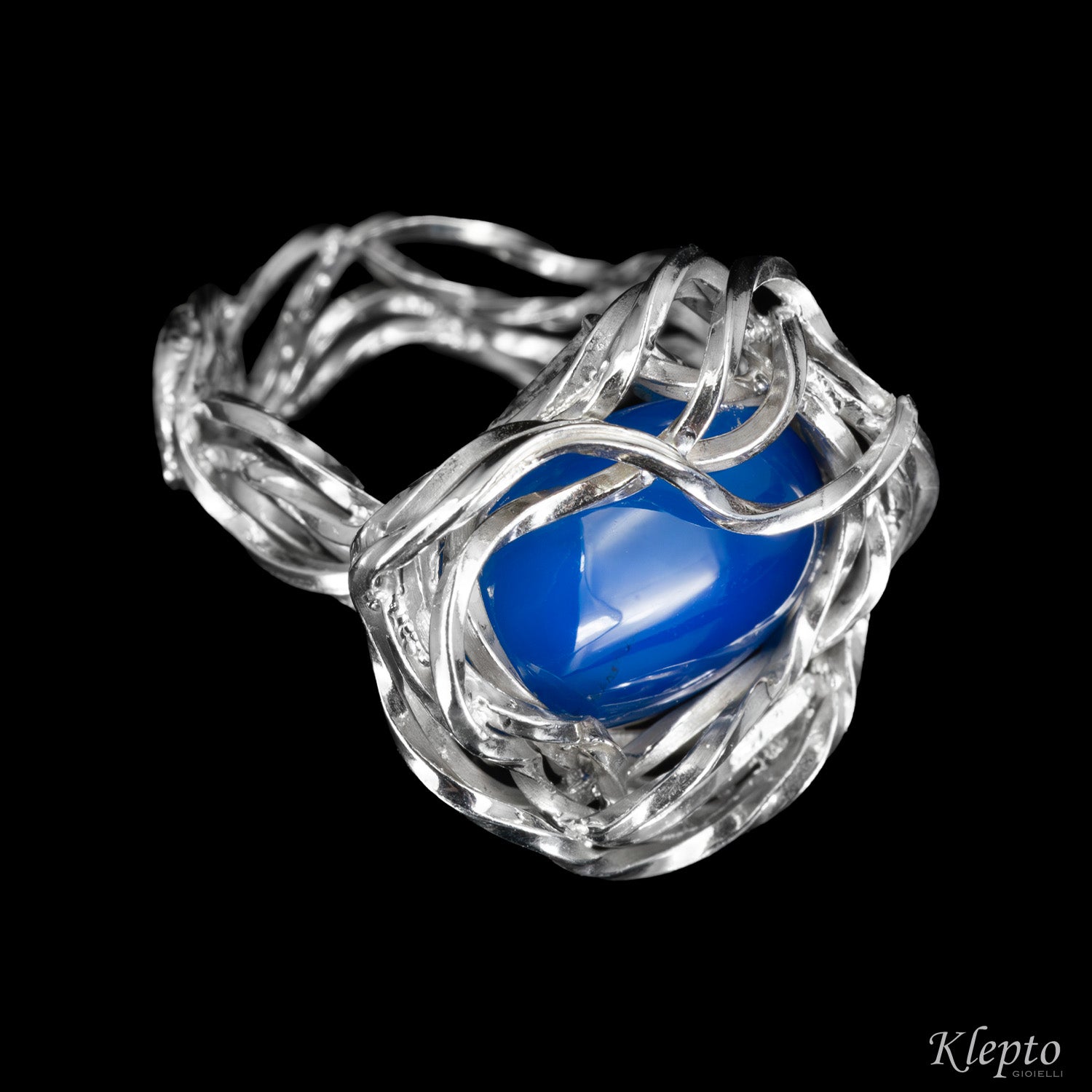 Anello in Argento Silnova® a filo intrecciato con Agata blu