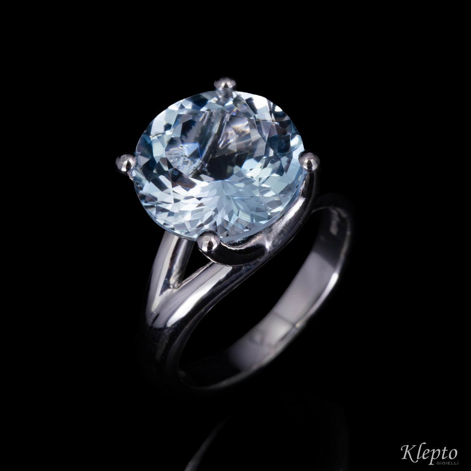 Anello classico by Klepto in oro bianco con Acquamarina