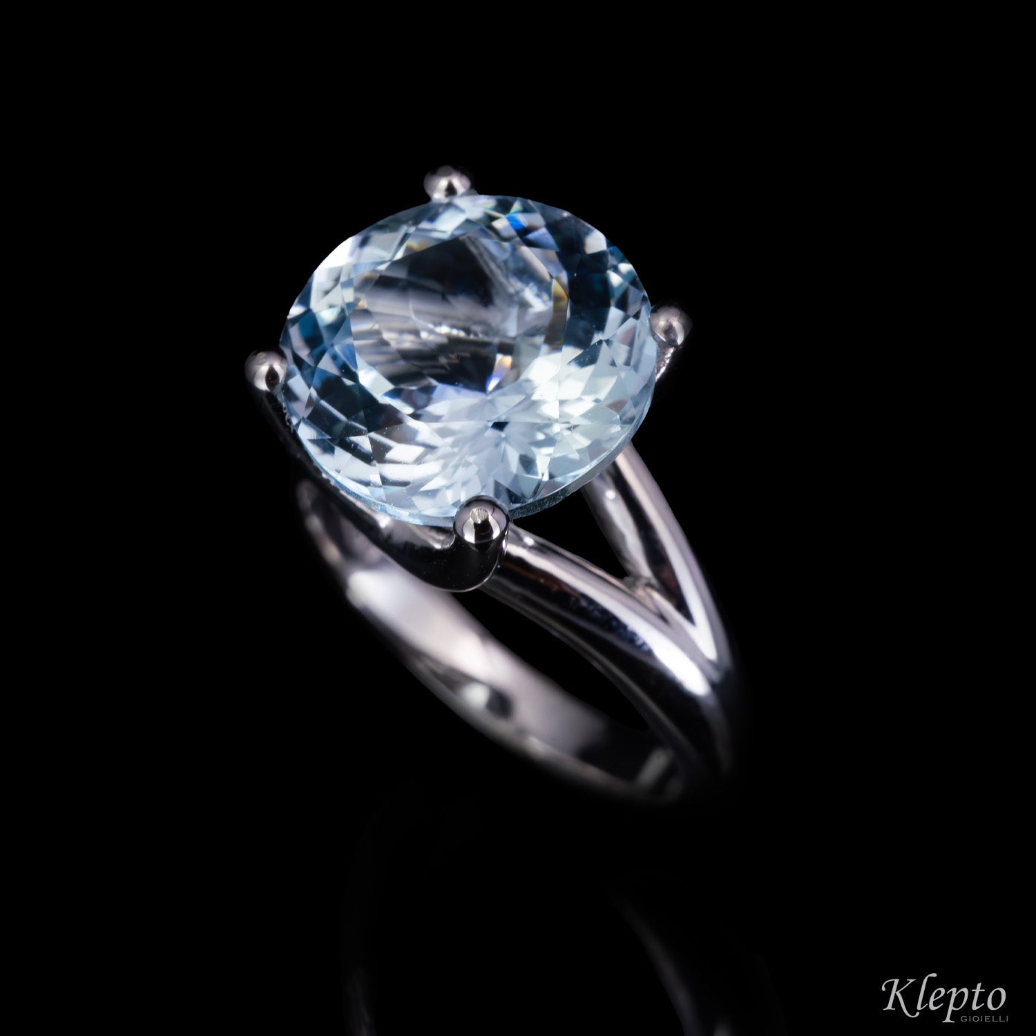 Anello classico by Klepto in oro bianco con Acquamarina