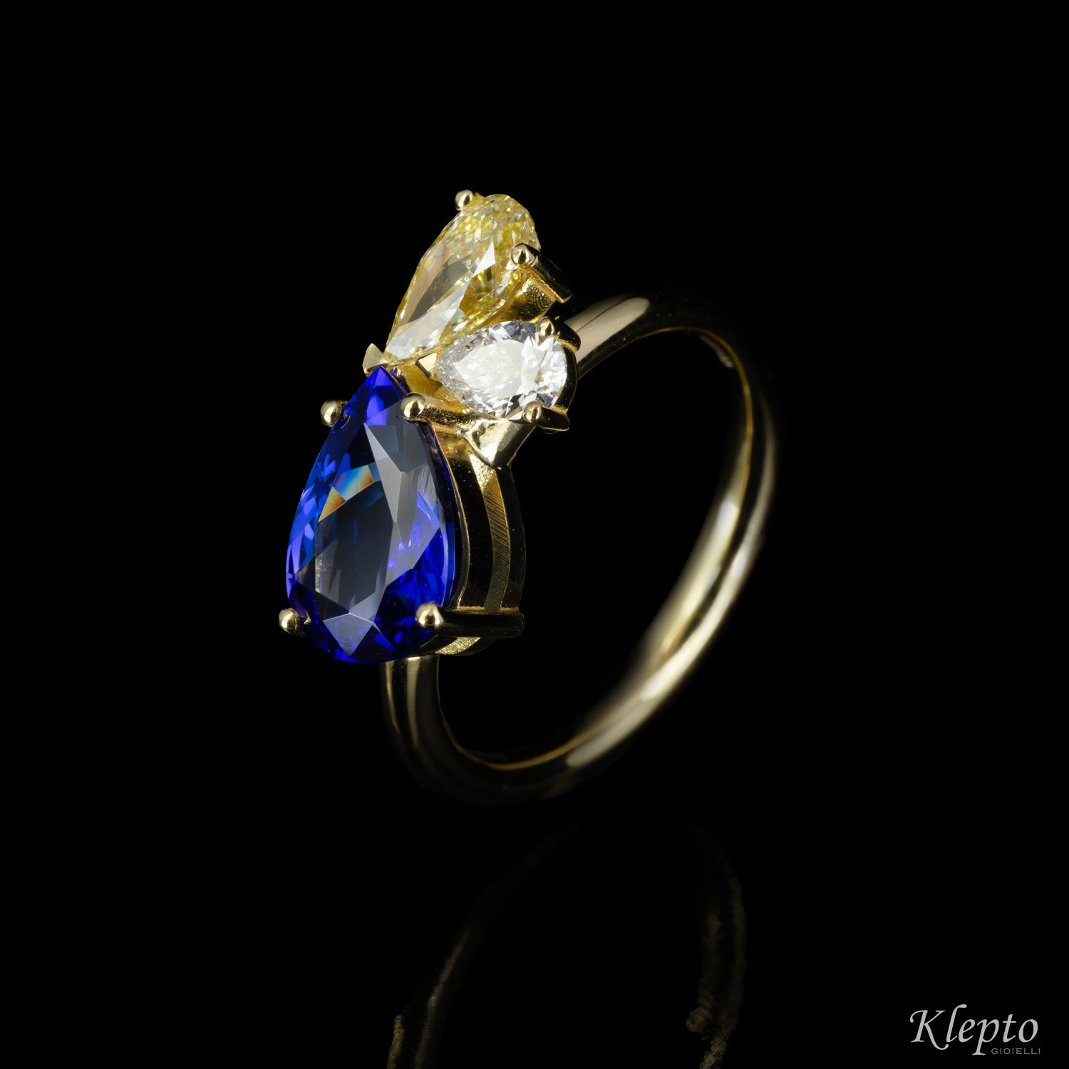 Anello classico by Klepto in oro giallo con Tanzanite e Diamanti