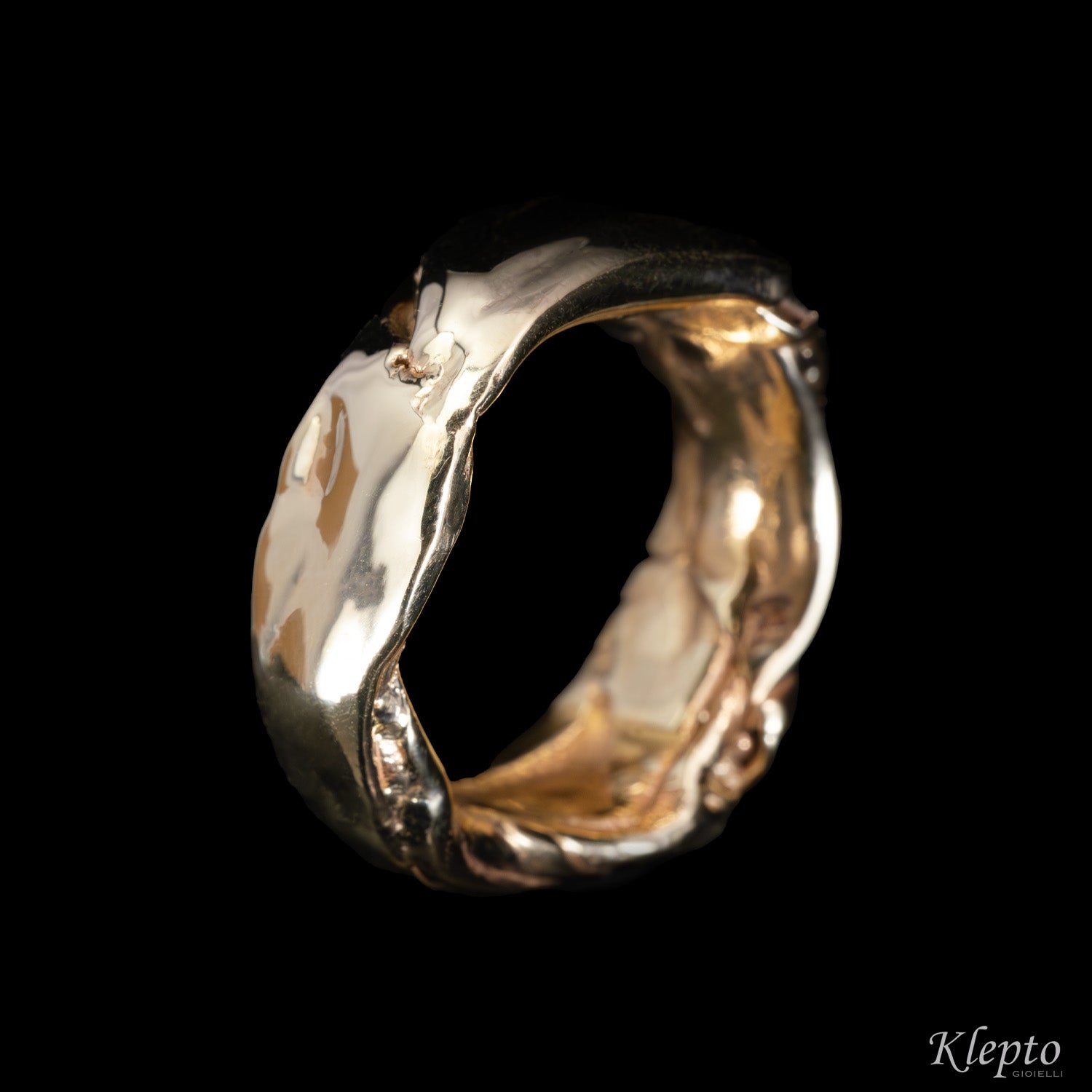 Anello in oro bianco naturale