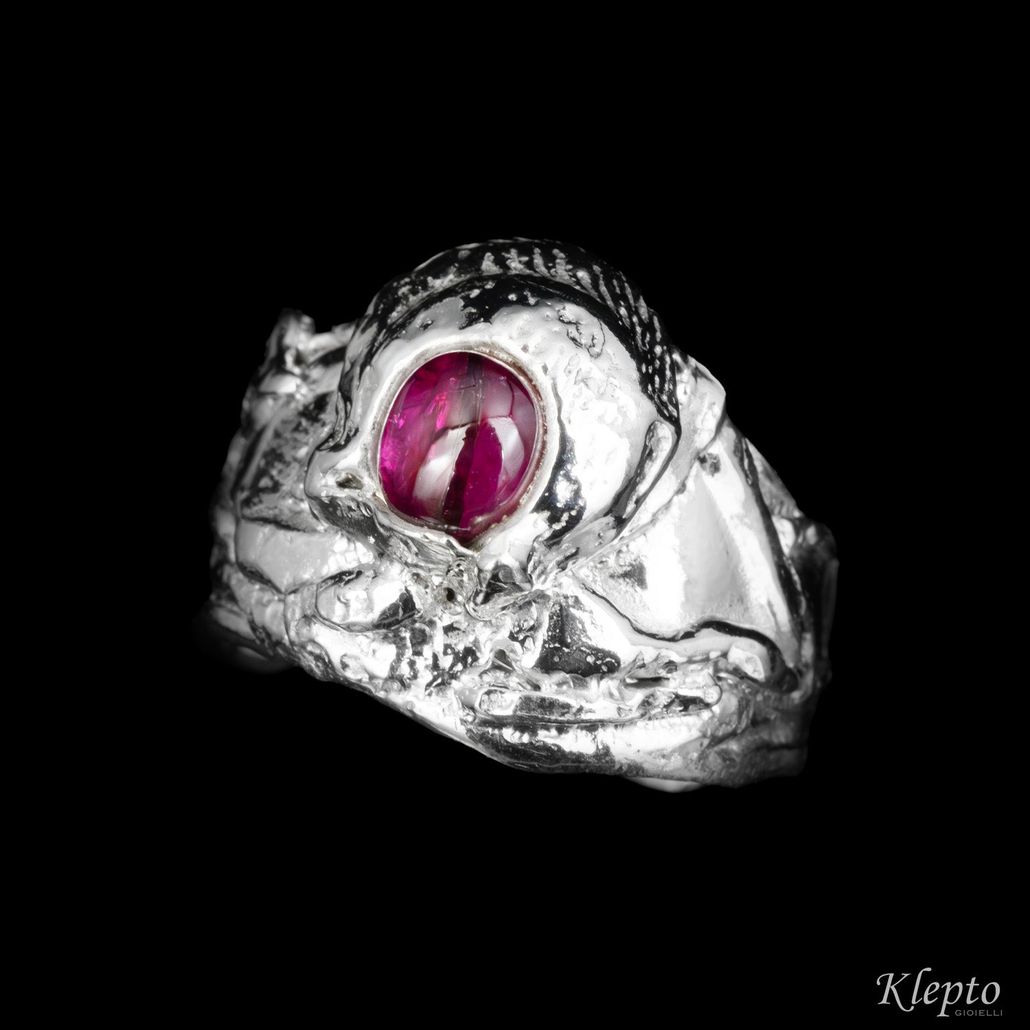 Anello in Argento Silnova® con Rubino