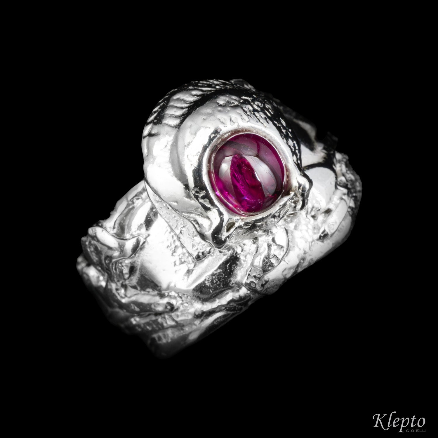 Anello in Argento Silnova® con Rubino