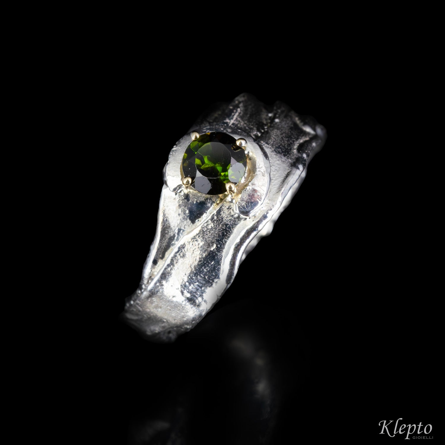 Anello in Argento Silnova® con Tormalina verde e dettagli in oro giallo