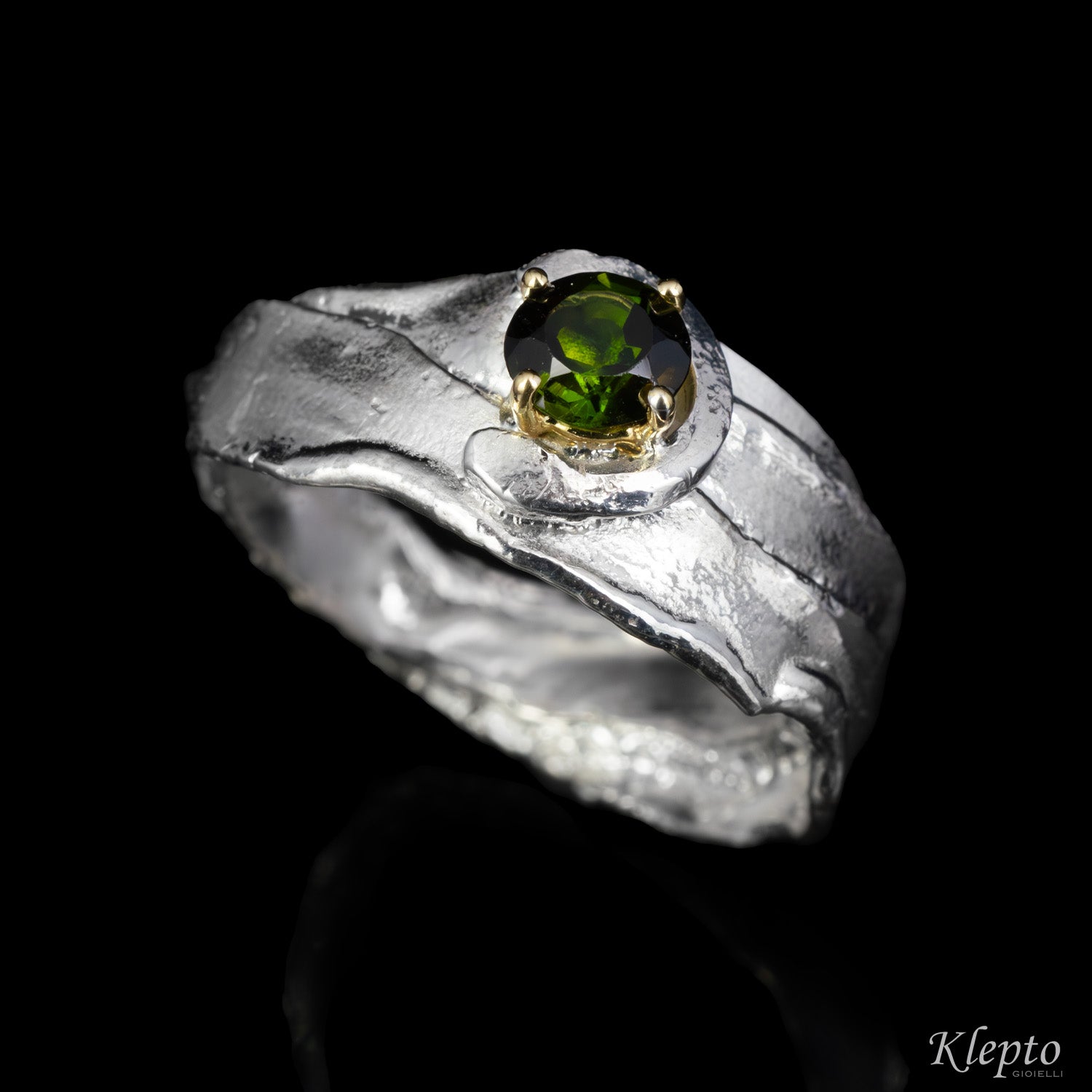 Anello in Argento Silnova® con Tormalina verde e dettagli in oro giallo