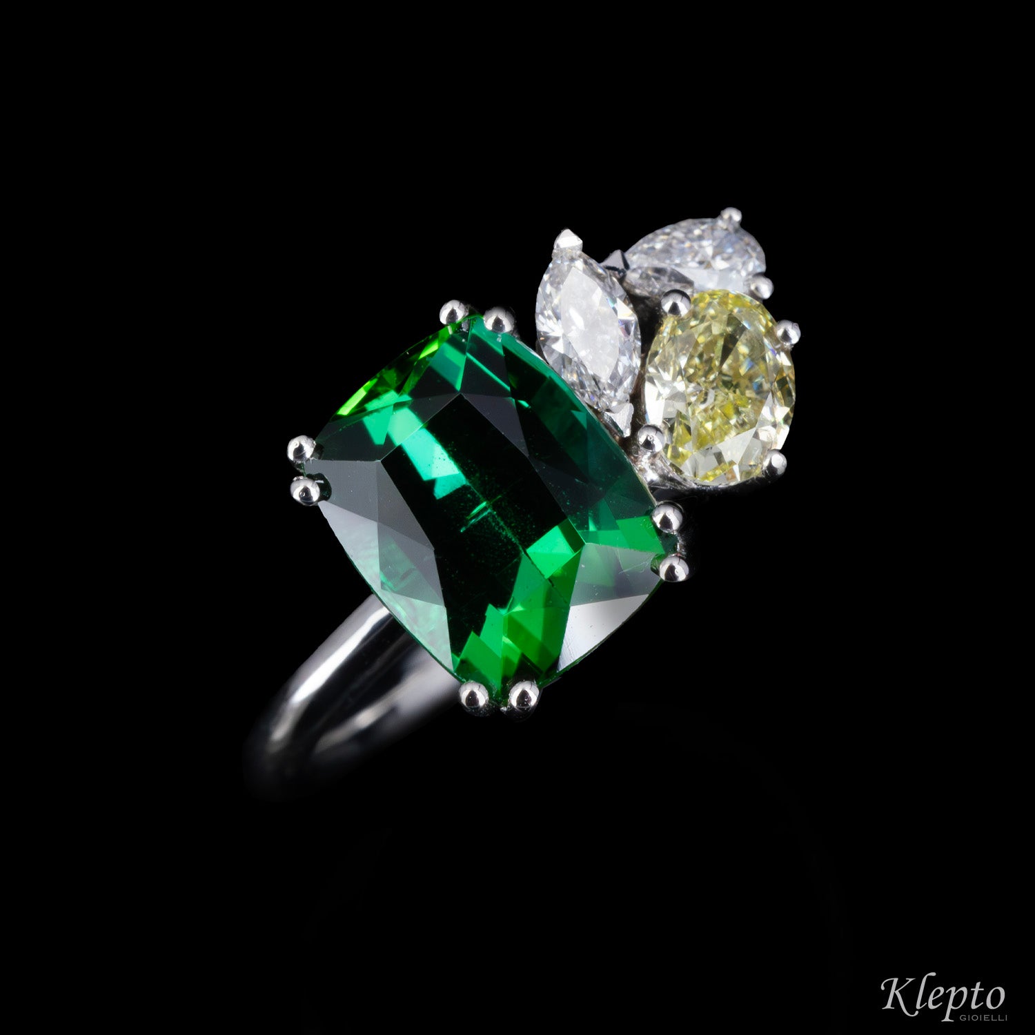 Anello classico by Klepto in oro bianco con Tormalina verde e Diamanti