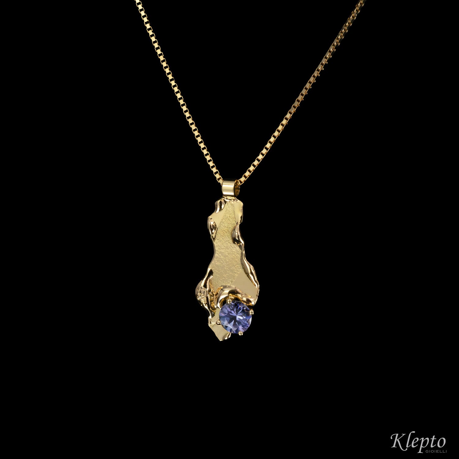 Pendente in oro giallo fuso a fiamma con Tanzanite