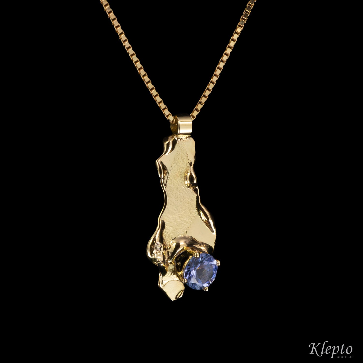 Pendente in oro giallo fuso a fiamma con Tanzanite