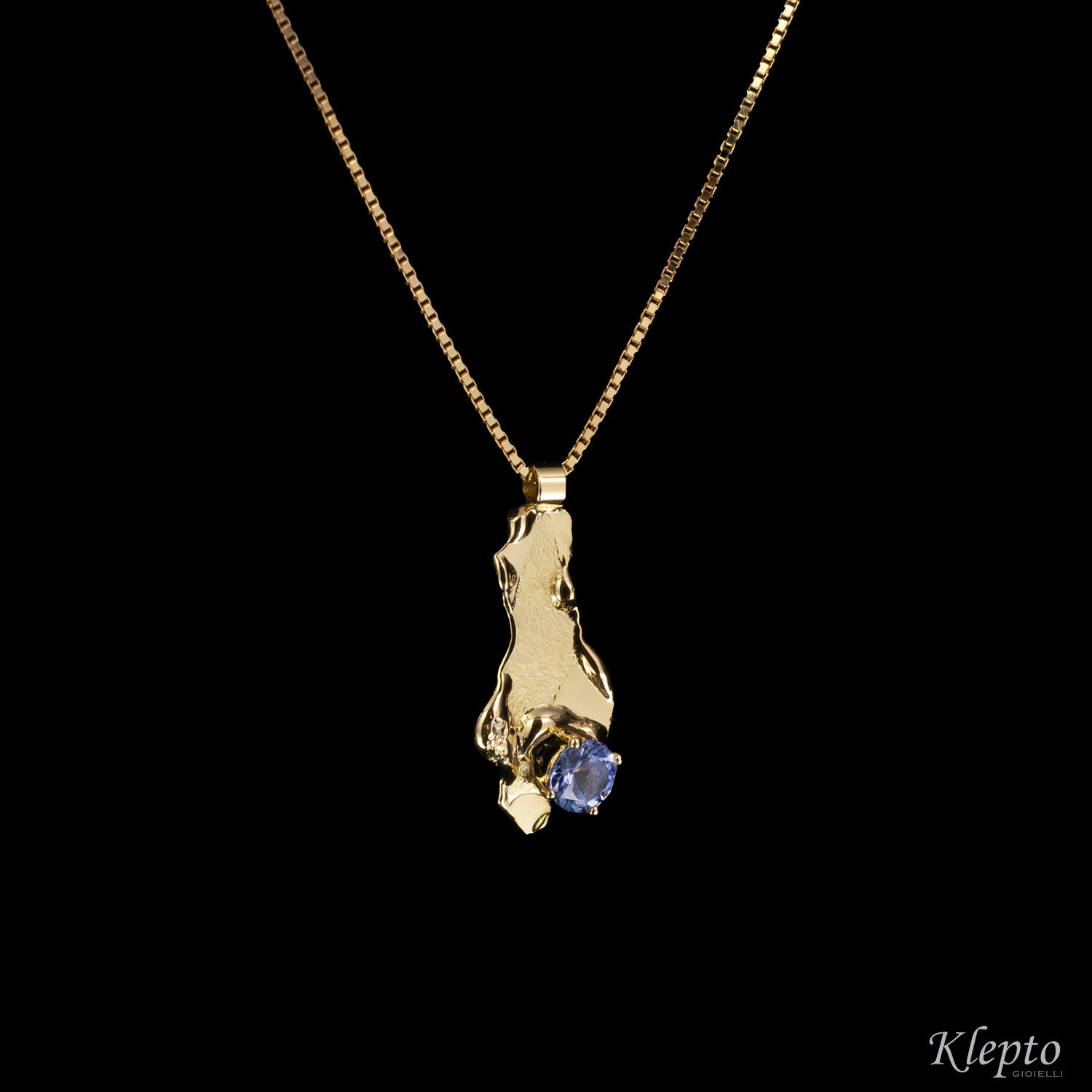 Pendente in oro giallo fuso a fiamma con Tanzanite