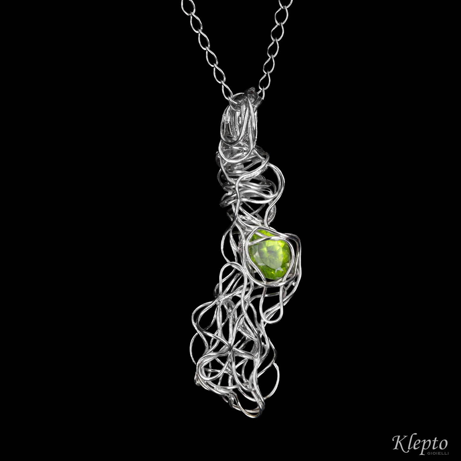 Pendente in Argento Silnova® a filo con Peridoto